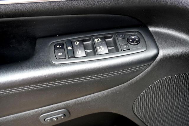 Photo of 2020 White Jeep Grand Cherokee