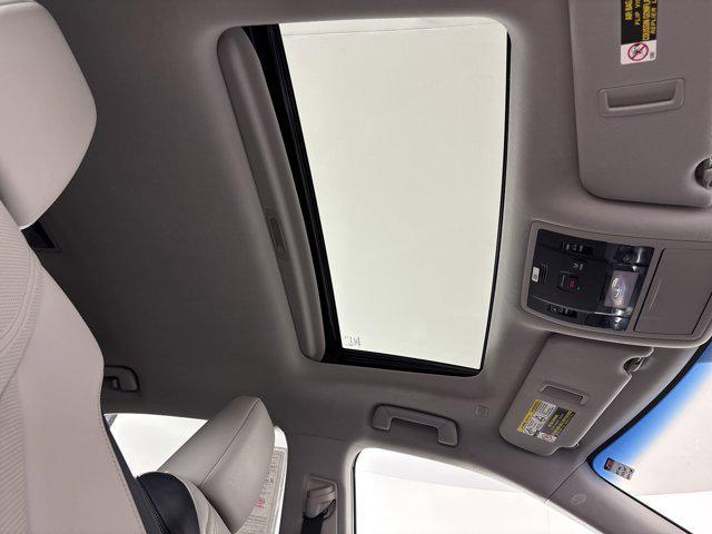 Photo of 2018 Atomic Silver Lexus RX 350