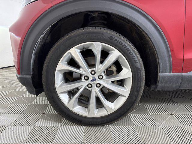 Photo of 2022 Rapid Red Metallic Tinted Clearcoat Ford Explorer