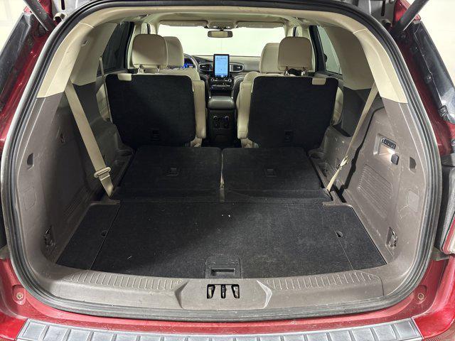 Photo of 2022 Rapid Red Metallic Tinted Clearcoat Ford Explorer