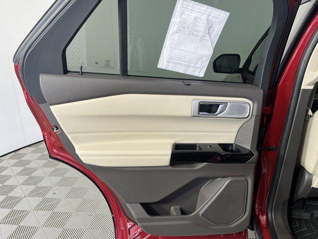 Photo of 2022 Rapid Red Metallic Tinted Clearcoat Ford Explorer