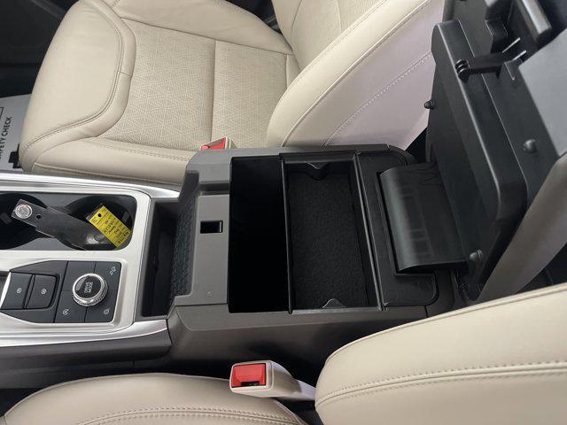 Photo of 2022 Rapid Red Metallic Tinted Clearcoat Ford Explorer