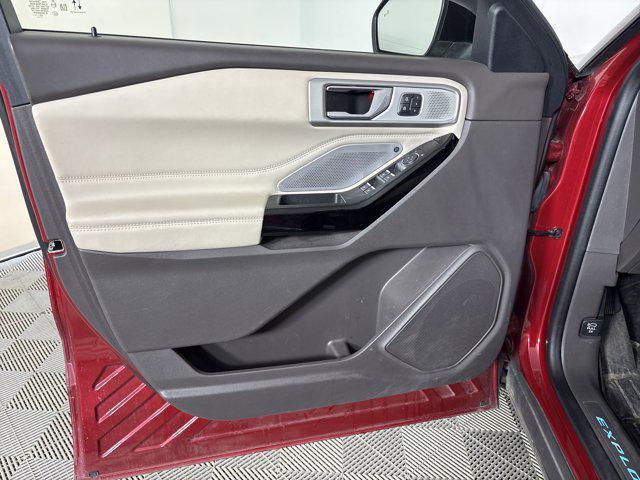Photo of 2022 Rapid Red Metallic Tinted Clearcoat Ford Explorer