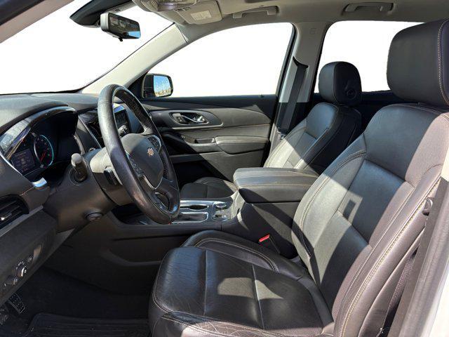 Photo of 2020 Iridescent Pearl Tricoat Chevrolet Traverse