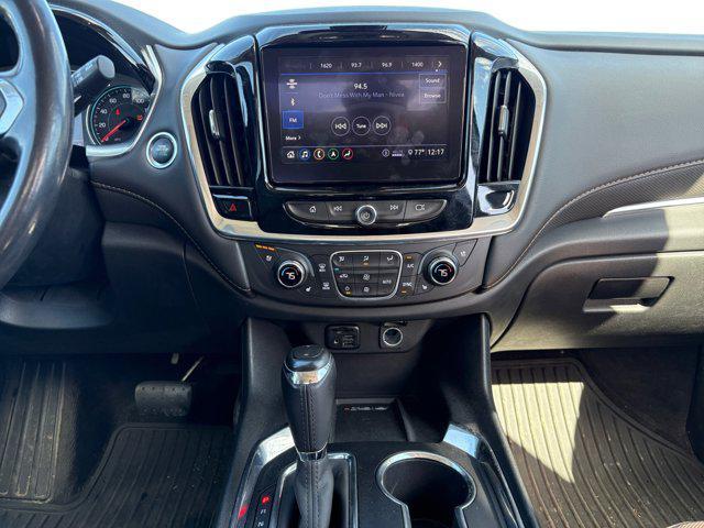 Photo of 2020 Iridescent Pearl Tricoat Chevrolet Traverse