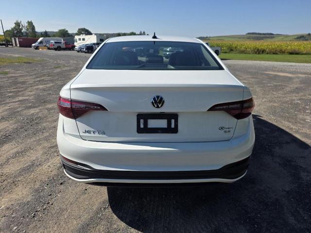 Photo of 2022 Oryx White Pearl Effect Volkswagen Jetta