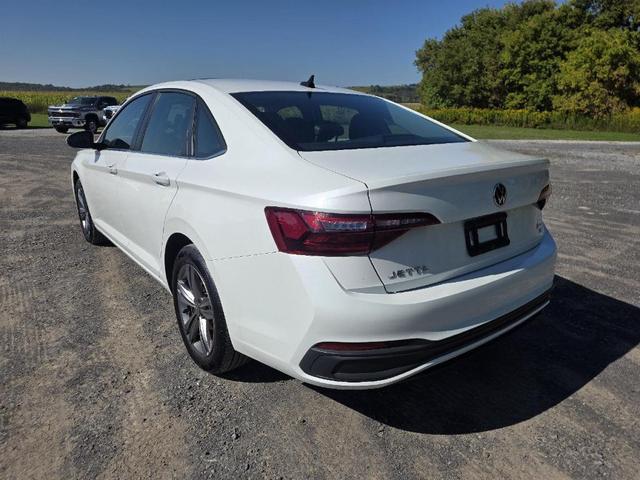 Photo of 2022 Oryx White Pearl Effect Volkswagen Jetta