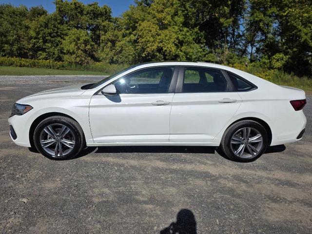 Photo of 2022 Oryx White Pearl Effect Volkswagen Jetta