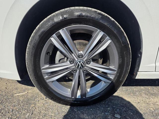 Photo of 2022 Oryx White Pearl Effect Volkswagen Jetta