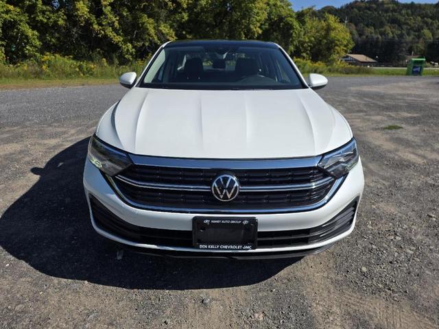 Photo of 2022 Oryx White Pearl Effect Volkswagen Jetta