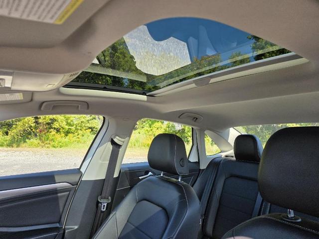 Photo of 2022 Oryx White Pearl Effect Volkswagen Jetta