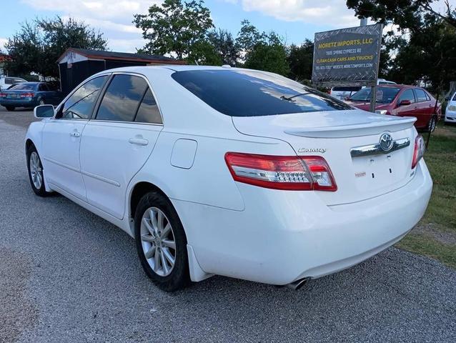 Photo of 2010 Super White Toyota Camry
