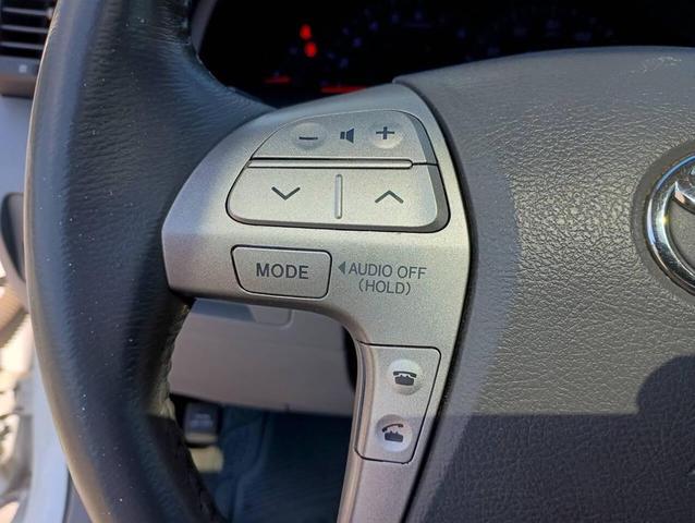 Photo of 2010 Super White Toyota Camry