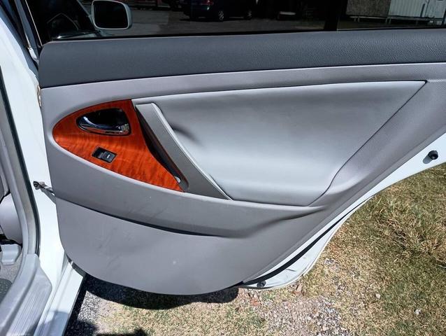 Photo of 2010 Super White Toyota Camry