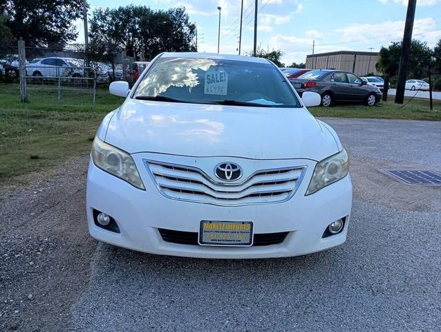 Photo of 2010 Super White Toyota Camry