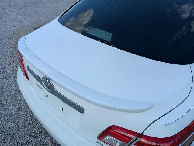 Photo of 2010 Super White Toyota Camry