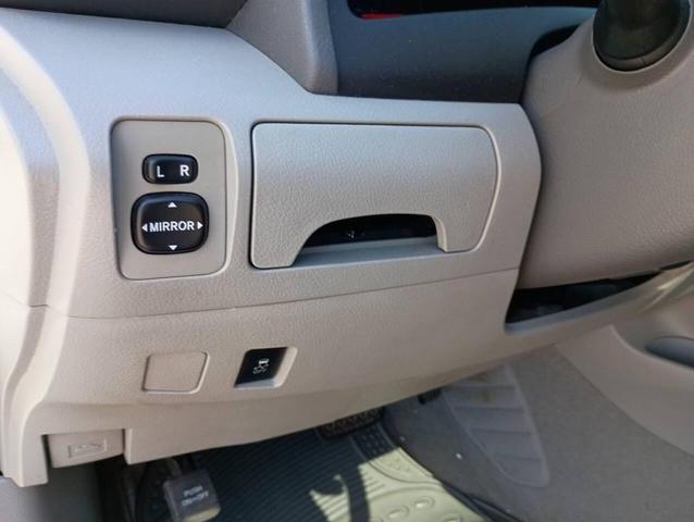 Photo of 2010 Super White Toyota Camry