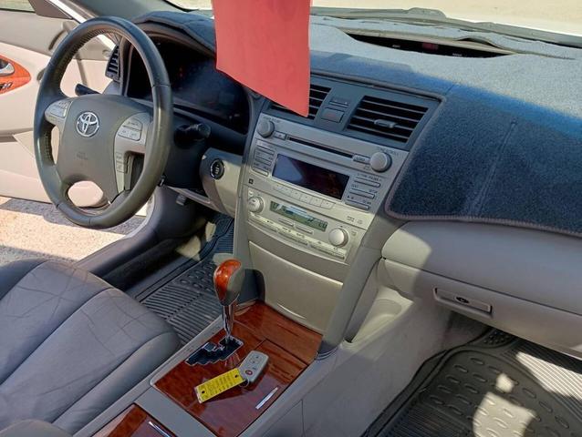 Photo of 2010 Super White Toyota Camry
