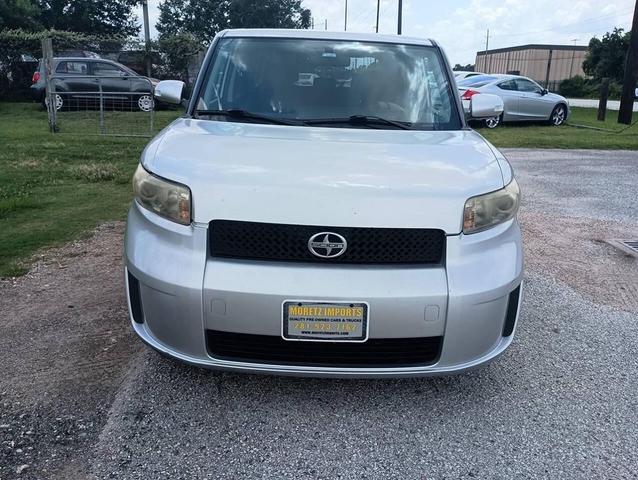 Photo of 2010 Classic Silver Metallic Scion xB