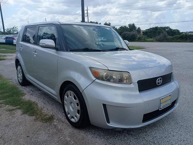 Photo of 2010 Classic Silver Metallic Scion xB