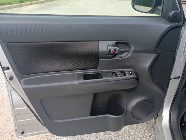 Photo of 2010 Classic Silver Metallic Scion xB