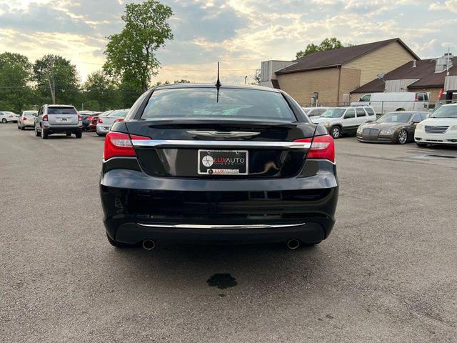 Photo of 2012 Black Chrysler 200