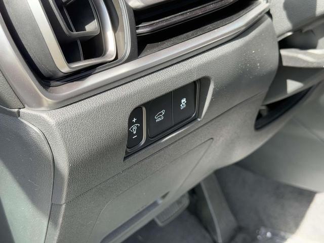 Photo of 2025 Glacial White Pearl Kia Sorento