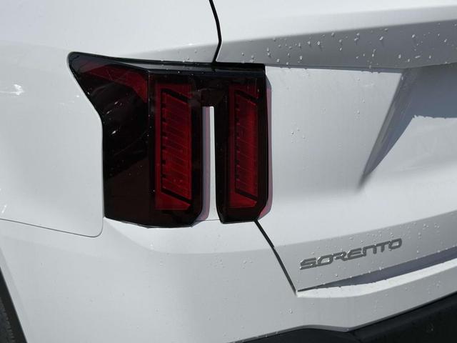 Photo of 2025 Glacial White Pearl Kia Sorento
