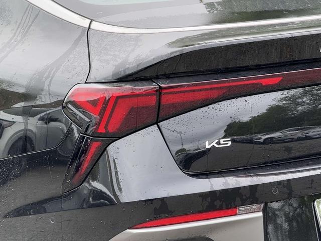 Photo of 2025 Aurora Black Pearl Kia K5