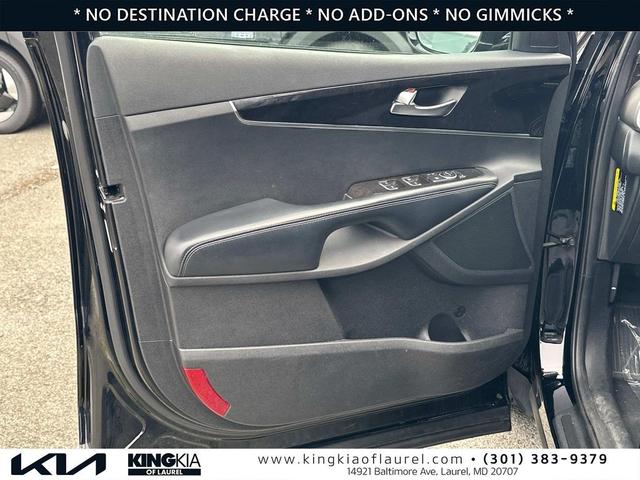 Photo of 2018 Ebony Black Kia Sorento