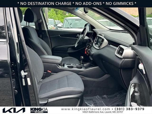 Photo of 2018 Ebony Black Kia Sorento