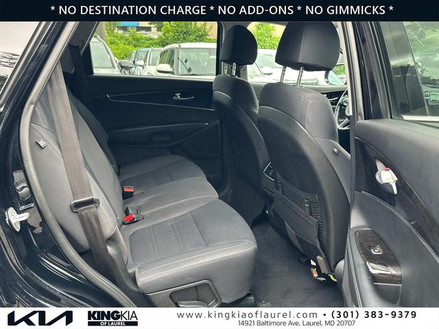 Photo of 2018 Ebony Black Kia Sorento