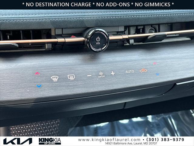 Photo of 2023 Deep Ocean Blue Pearl/Black Diamond Pearl Nissan ARIYA
