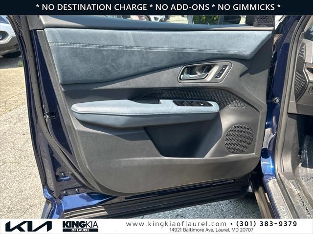 Photo of 2023 Deep Ocean Blue Pearl/Black Diamond Pearl Nissan ARIYA