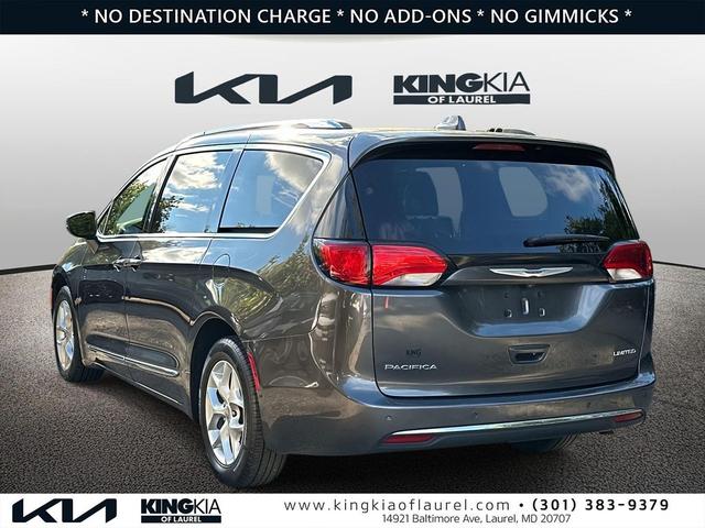 Photo of 2020 Granite Crystal Metallic Clearcoat Chrysler Pacifica