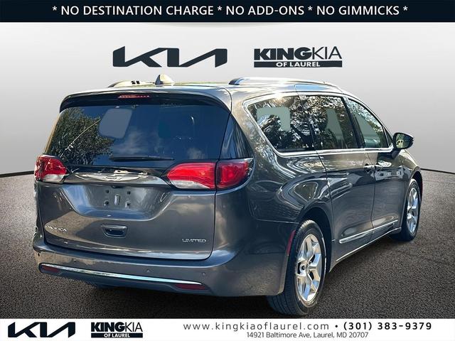 Photo of 2020 Granite Crystal Metallic Clearcoat Chrysler Pacifica
