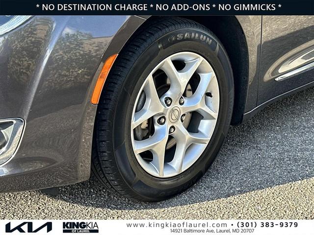Photo of 2020 Granite Crystal Metallic Clearcoat Chrysler Pacifica