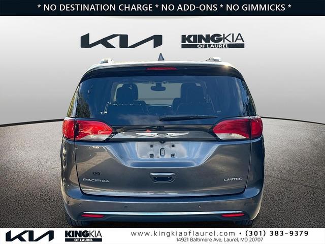 Photo of 2020 Granite Crystal Metallic Clearcoat Chrysler Pacifica