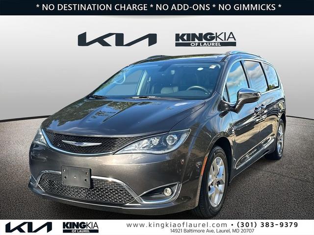 Photo of 2020 Granite Crystal Metallic Clearcoat Chrysler Pacifica