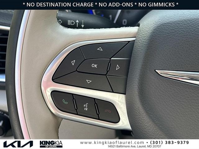 Photo of 2020 Granite Crystal Metallic Clearcoat Chrysler Pacifica