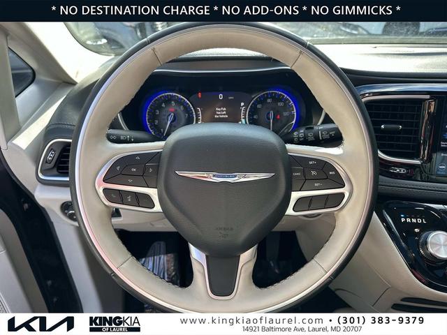Photo of 2020 Granite Crystal Metallic Clearcoat Chrysler Pacifica