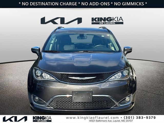 Photo of 2020 Granite Crystal Metallic Clearcoat Chrysler Pacifica