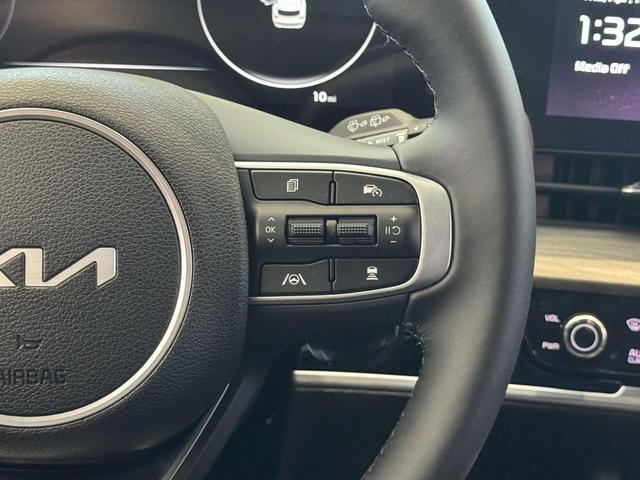 Photo of 2025 Sapphire Blue Kia Sportage