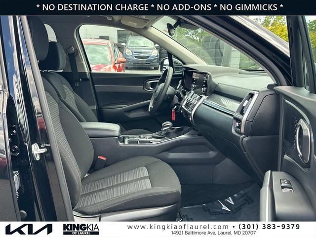 Photo of 2023 Ebony Black Kia Sorento