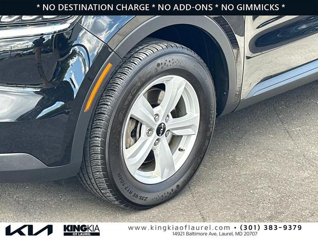 Photo of 2023 Ebony Black Kia Sorento