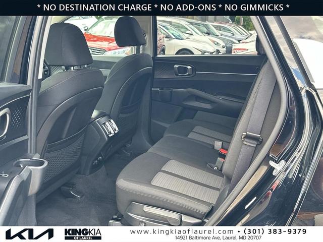 Photo of 2023 Ebony Black Kia Sorento
