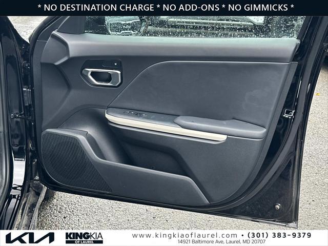 Photo of 2025 Aurora Black Pearl Kia K4