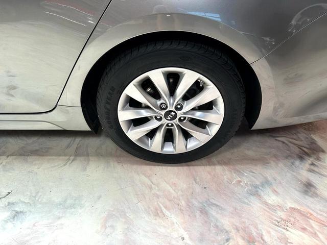 Photo of 2016 Gray Kia Optima