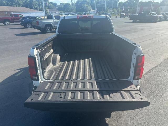 Photo of 2025 Summit White Chevrolet Colorado