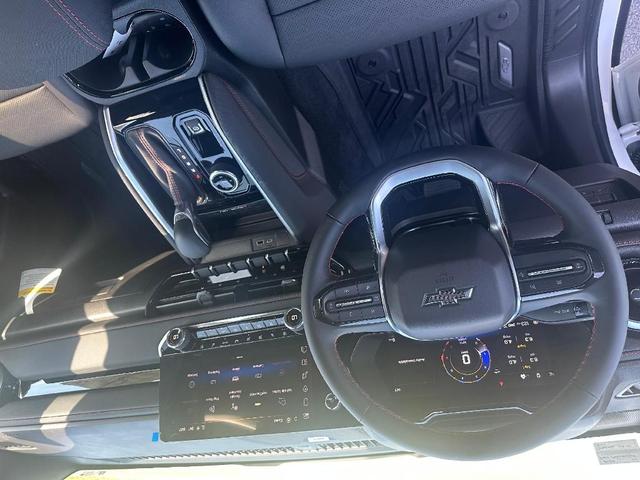 Photo of 2025 Summit White Chevrolet Colorado